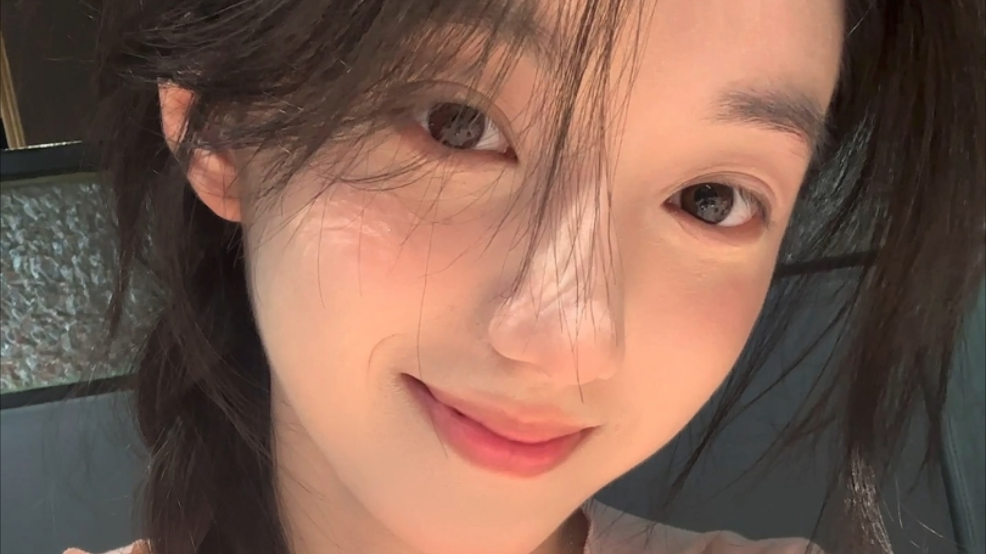 做团扇学“点蓝” 台湾大学生沉浸式体验传统非遗技艺